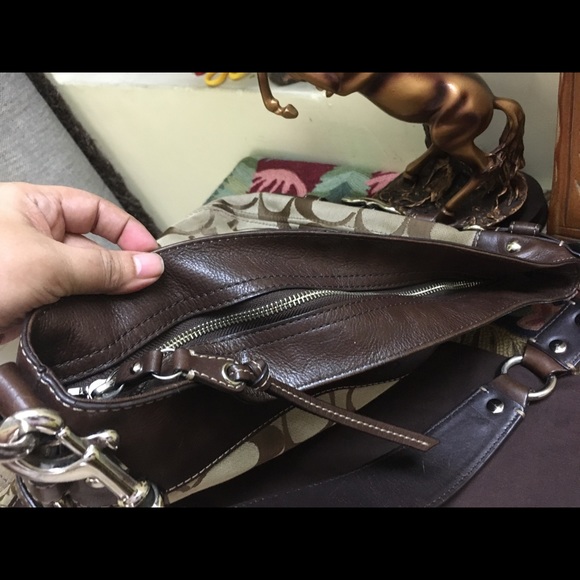 Authentic Coach Zoe Signature Hobo Bag - Picture 6 of 16